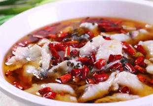 剁椒酸菜水煮魚(プリプリ白魚と白菜の漬け物の2色辣油鍋)