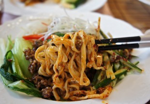 担々麺(本場汁なし担々麺)